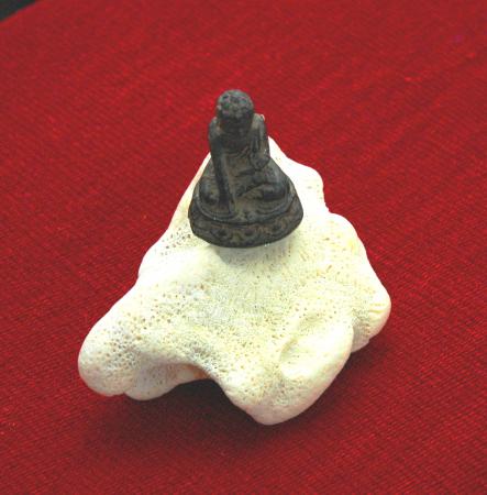 Buddhafigur aus Lack