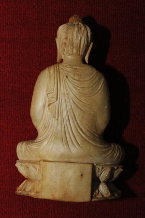 Buddha auf doppeltem Lotosthron