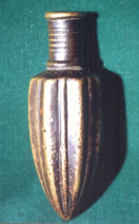 Flacon mit Inschrift