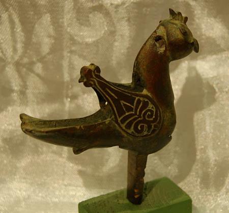 Aufsatz in Form eines Vogels