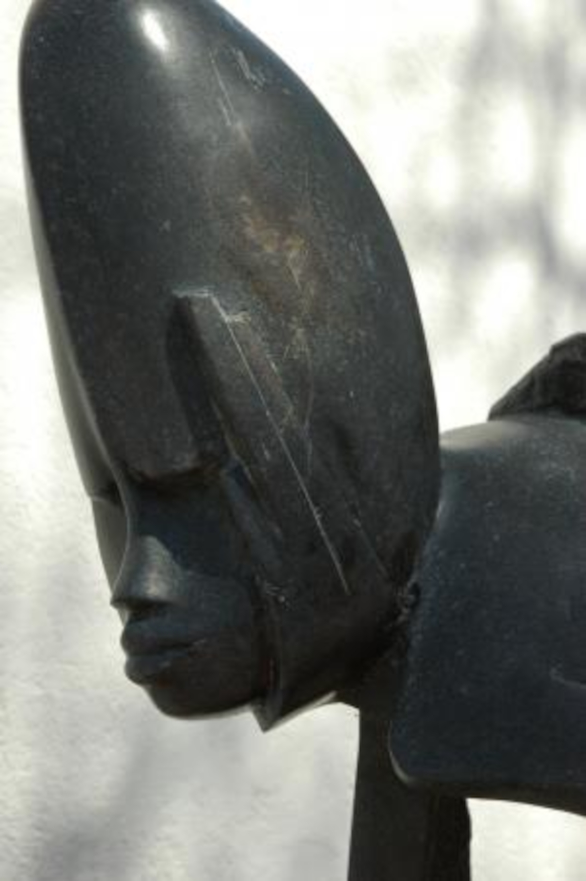 Skulptur Tief in Gedanken (Teilansicht 2)